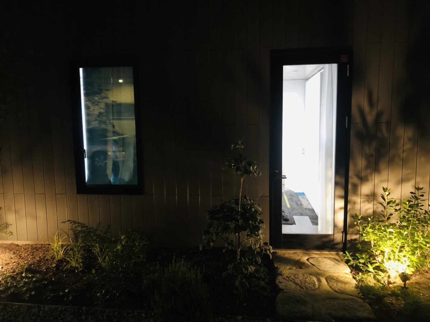 夜のS&C Innovation Lab入口
